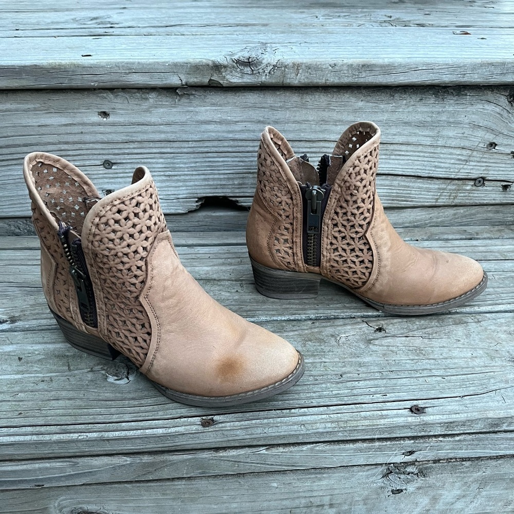 Circle G By Corral Western Ankle Zipper Booties size 6.5 - Picture 2 of 5